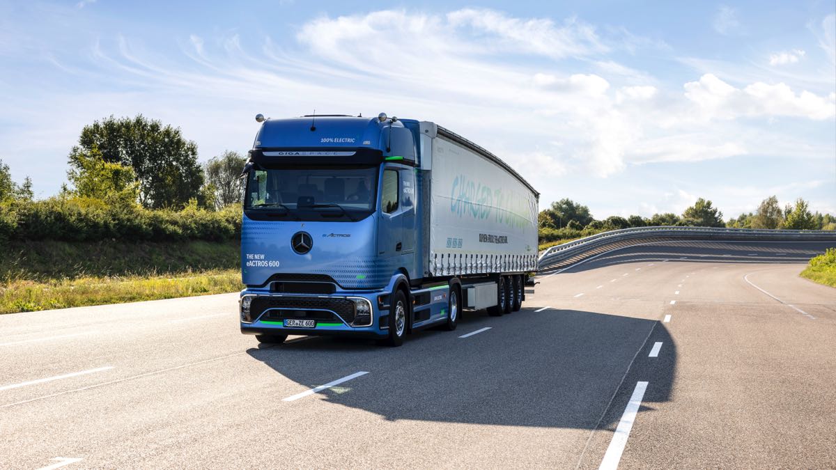 Daimler Truck batarya ve hidrojenli kamyonlarını tanıttı 3