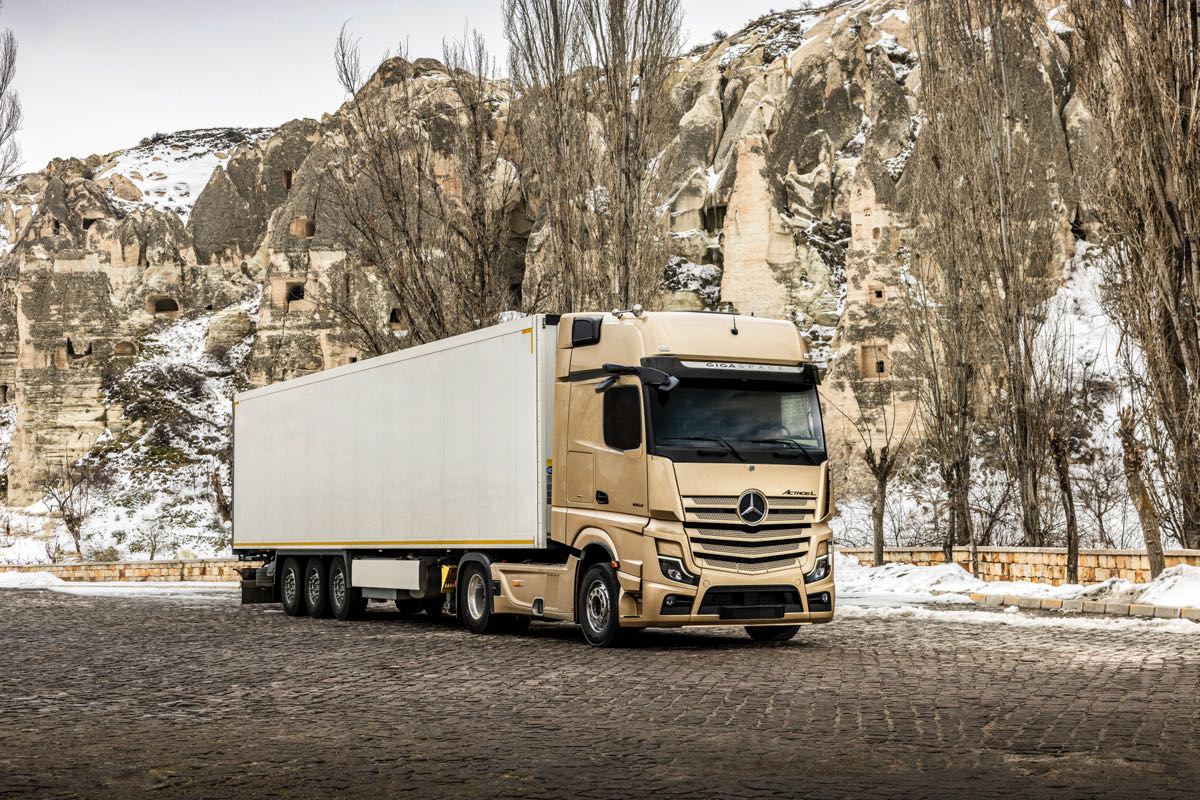 Daimler Truck batarya ve hidrojenli kamyonlarını tanıttı 4