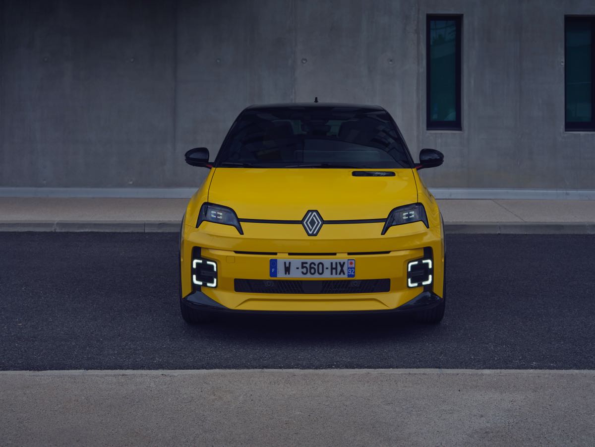 Renault 5 E-Tech test sürüşlerine başladı 19