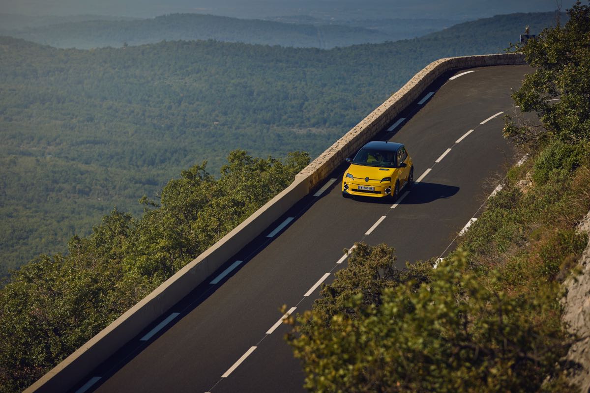 Renault 5 E-Tech test sürüşlerine başladı 24