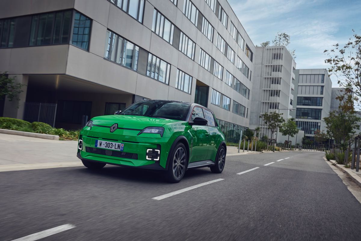 Renault 5 E-Tech test sürüşlerine başladı 4