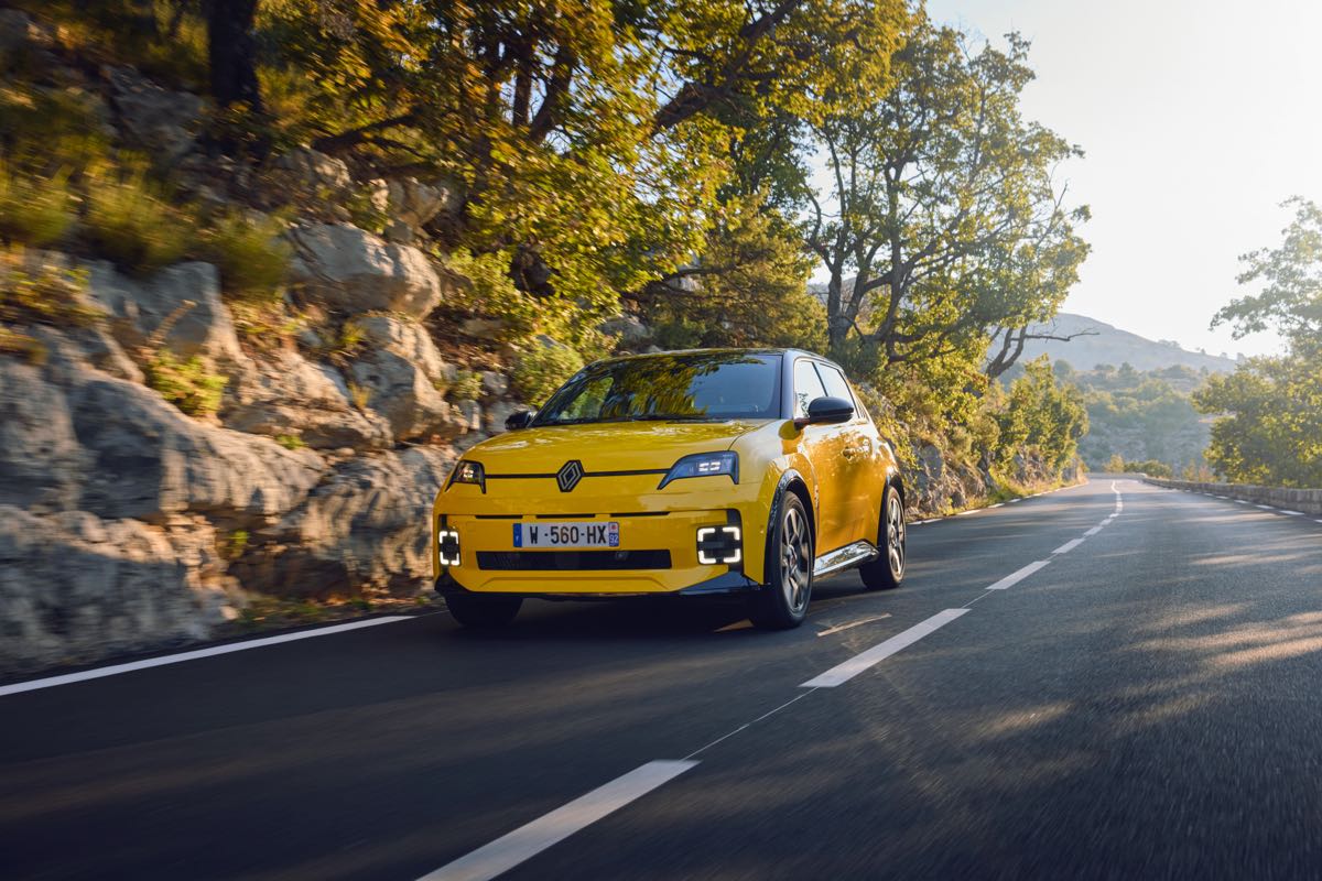 Renault 5 E-Tech test sürüşlerine başladı 7