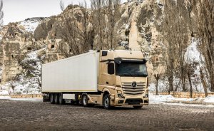 Daimler Truck batarya ve hidrojenli kamyonlarını tanıttı